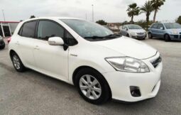 
										Toyota Auris Hybrid full									
