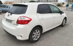 
										Toyota Auris Hybrid full									