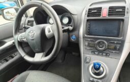 
										Toyota Auris Hybrid full									