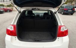 
										Toyota Auris Hybrid full									