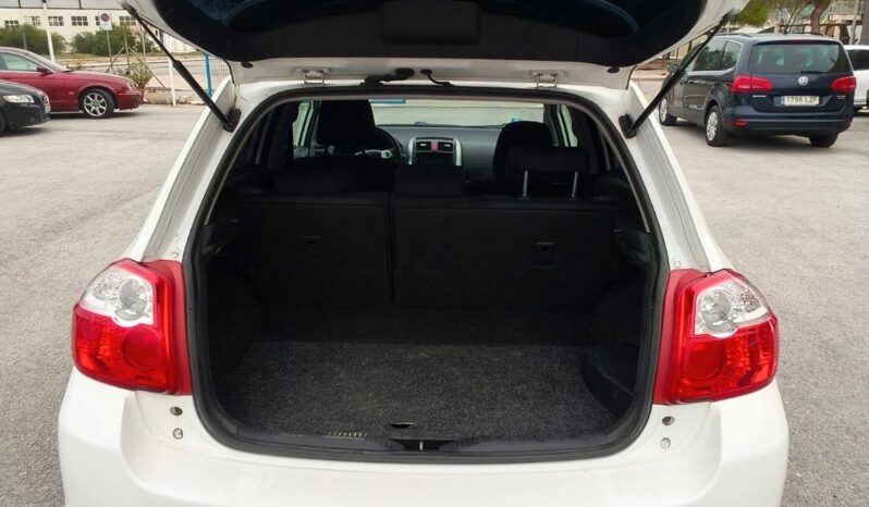 
								Toyota Auris Hybrid full									