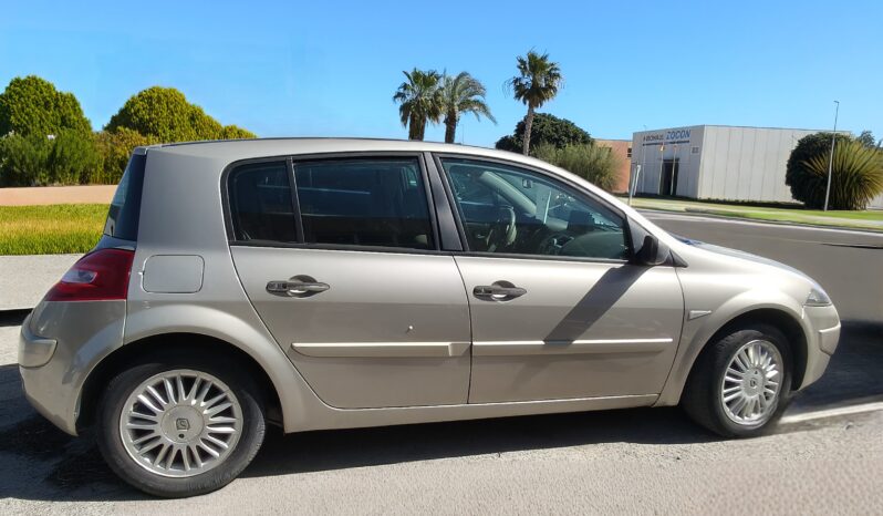 
								RENAULT MEGANE full									