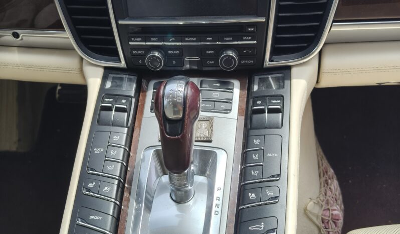 
								PORSCHE PANAMERA 4 full									