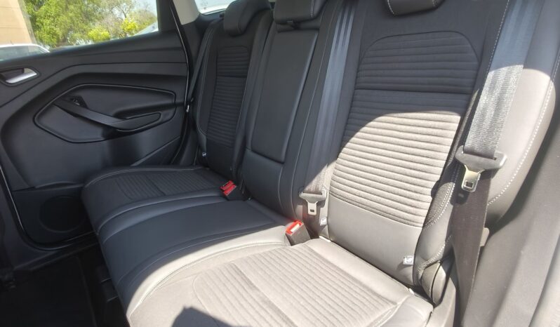 
								Ford Kuga AWD full									