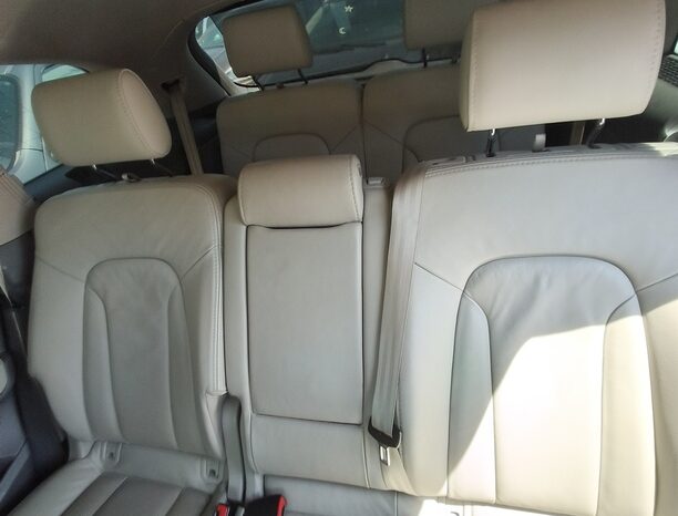 
								Audi Q7 full									