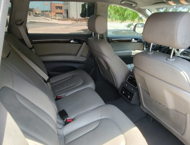 
								Audi Q7 full									