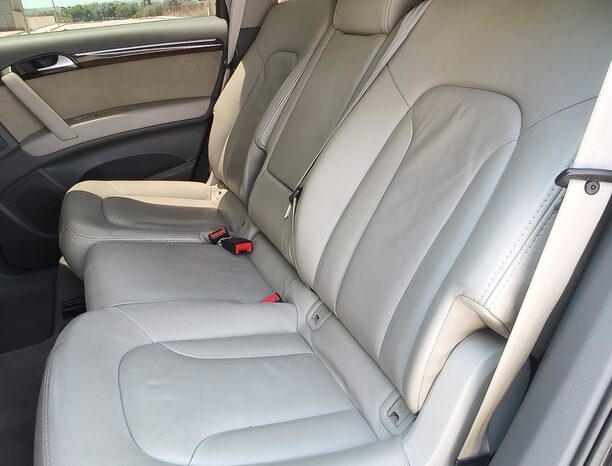 
								Audi Q7 full									
