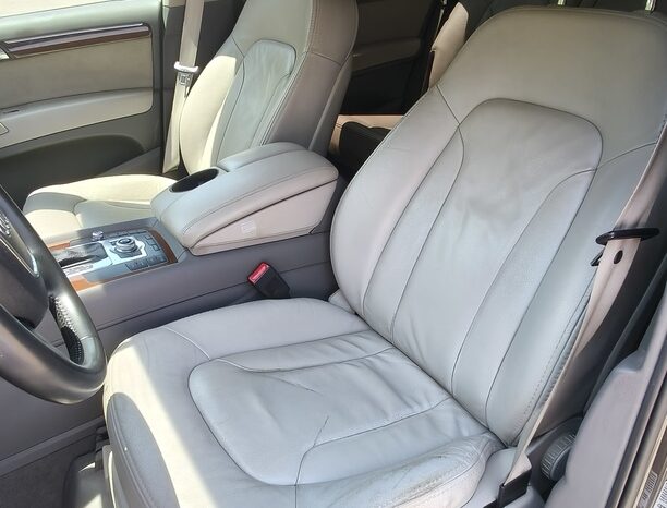 
								Audi Q7 full									