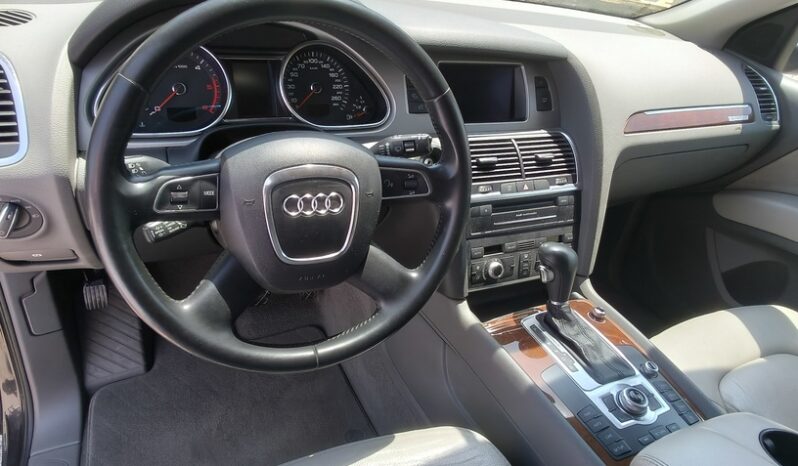 
								Audi Q7 full									