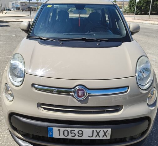 
								FIAT 500L full									