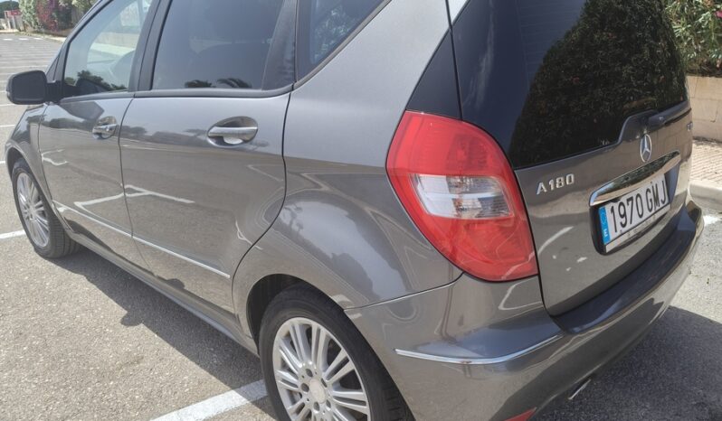 
								MERCEDES-BENZ A180 full									