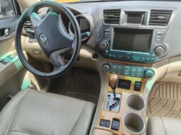 
										Toyota Highlander Hybrid Limited full									