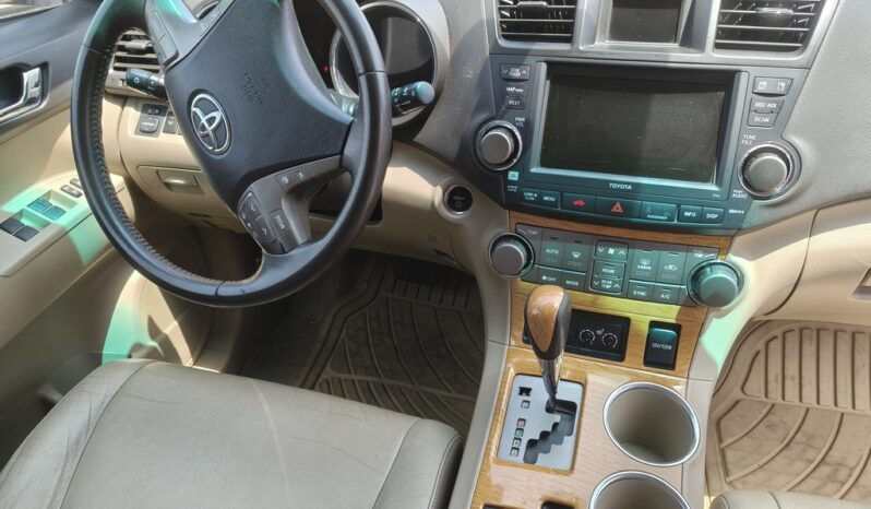 
								Toyota Highlander Hybrid Limited full									
