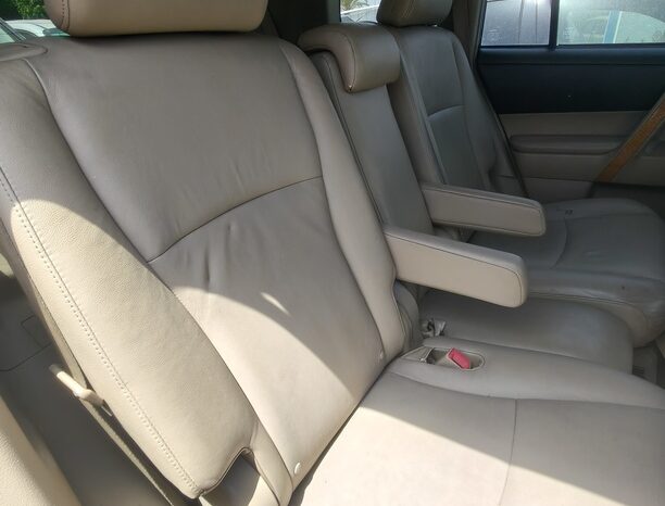 
								Toyota Highlander Hybrid Limited full									