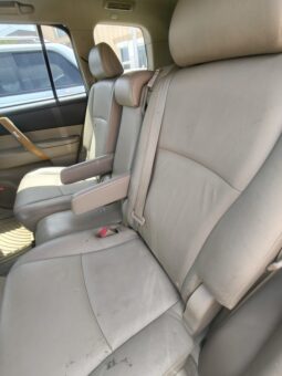 
										Toyota Highlander Hybrid Limited full									