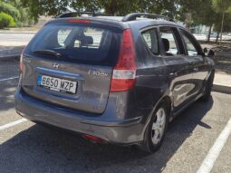 
										Hyundai i30 CW Blue 1.6 CRDi 2011 full									