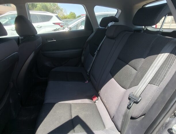
								Hyundai i30 CW Blue 1.6 CRDi 2011 full									