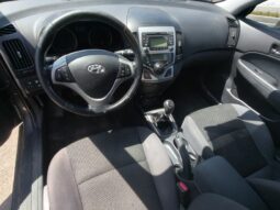 
										Hyundai i30 CW Blue 1.6 CRDi 2011 full									
