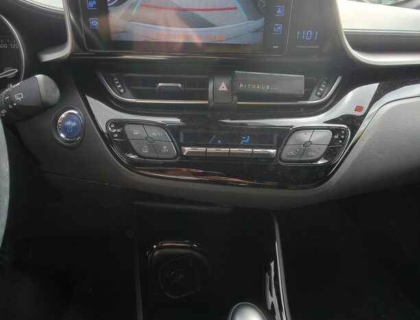 
								TOYOTA C-HR full									