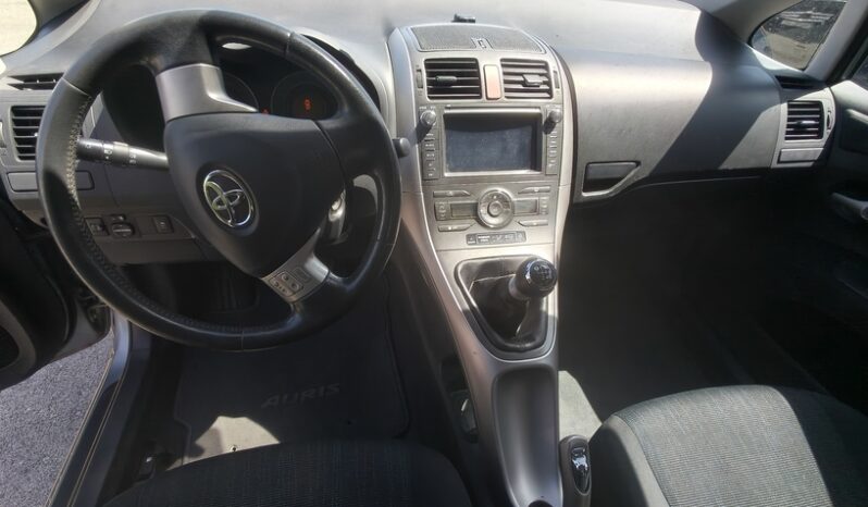 
								TOYOTA AURIS full									