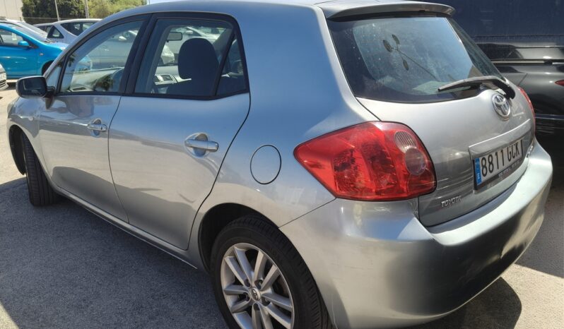 
								TOYOTA AURIS full									