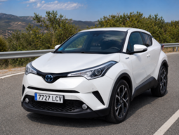 
										TOYOTA C-HR full									
