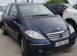 MERCEDES-BENZ A180