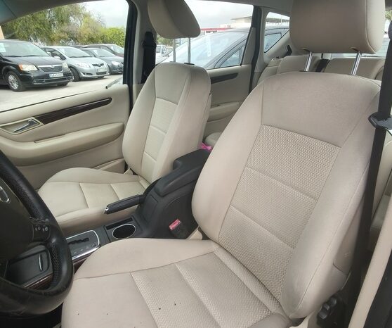 
								MERCEDES-BENZ A180 full									