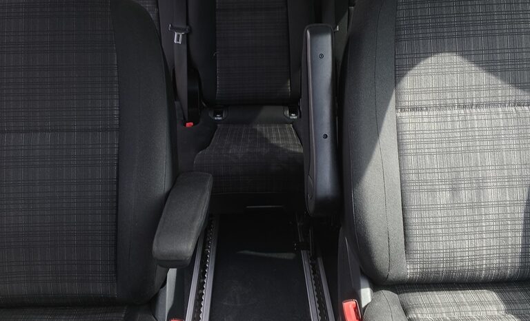 
								MERCEDEC BENZ VITO full									