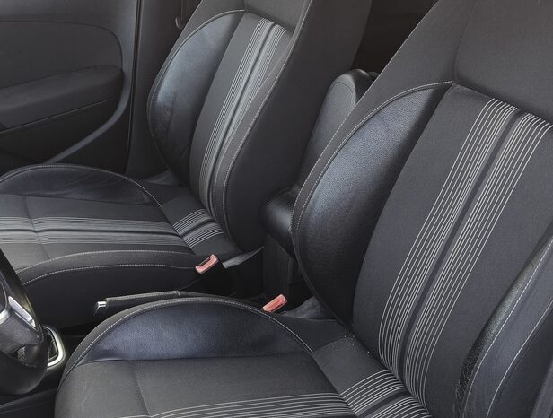 
								VOLKSWAGEN POLO full									