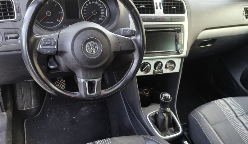 
								VOLKSWAGEN POLO full									